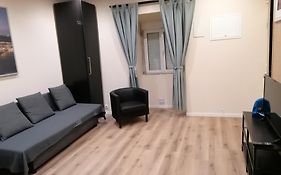 Lisbon Heart Santa Marta Apartment